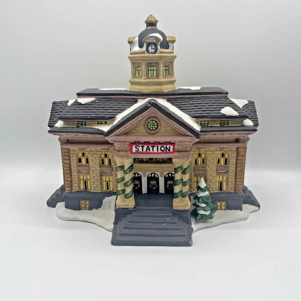 Victorian Village 1998 Station Building Christmas Holiday Decor-Tree missing